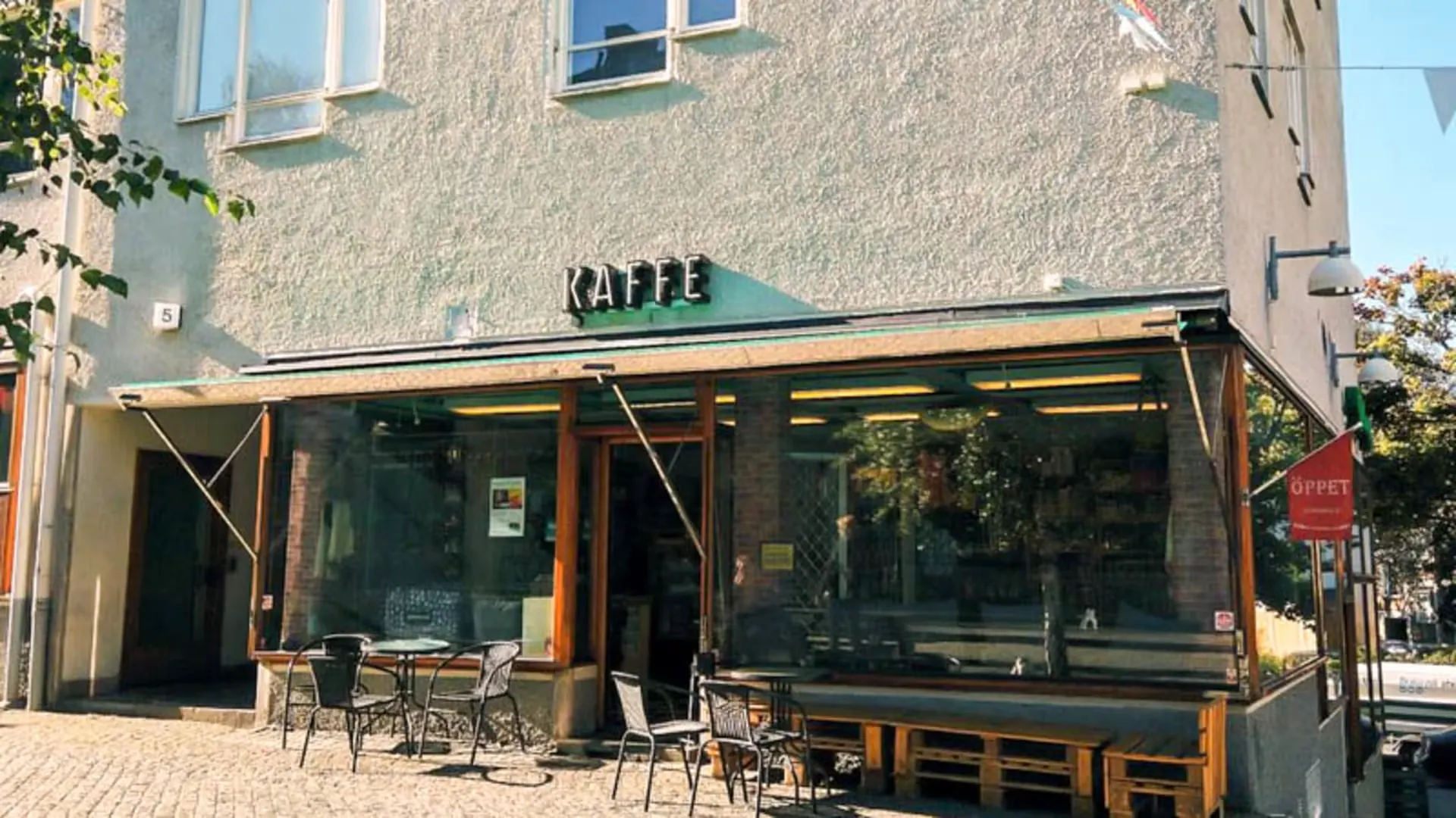 Kaffe Express Colombia på Hökarängsplan 5 med uteservering